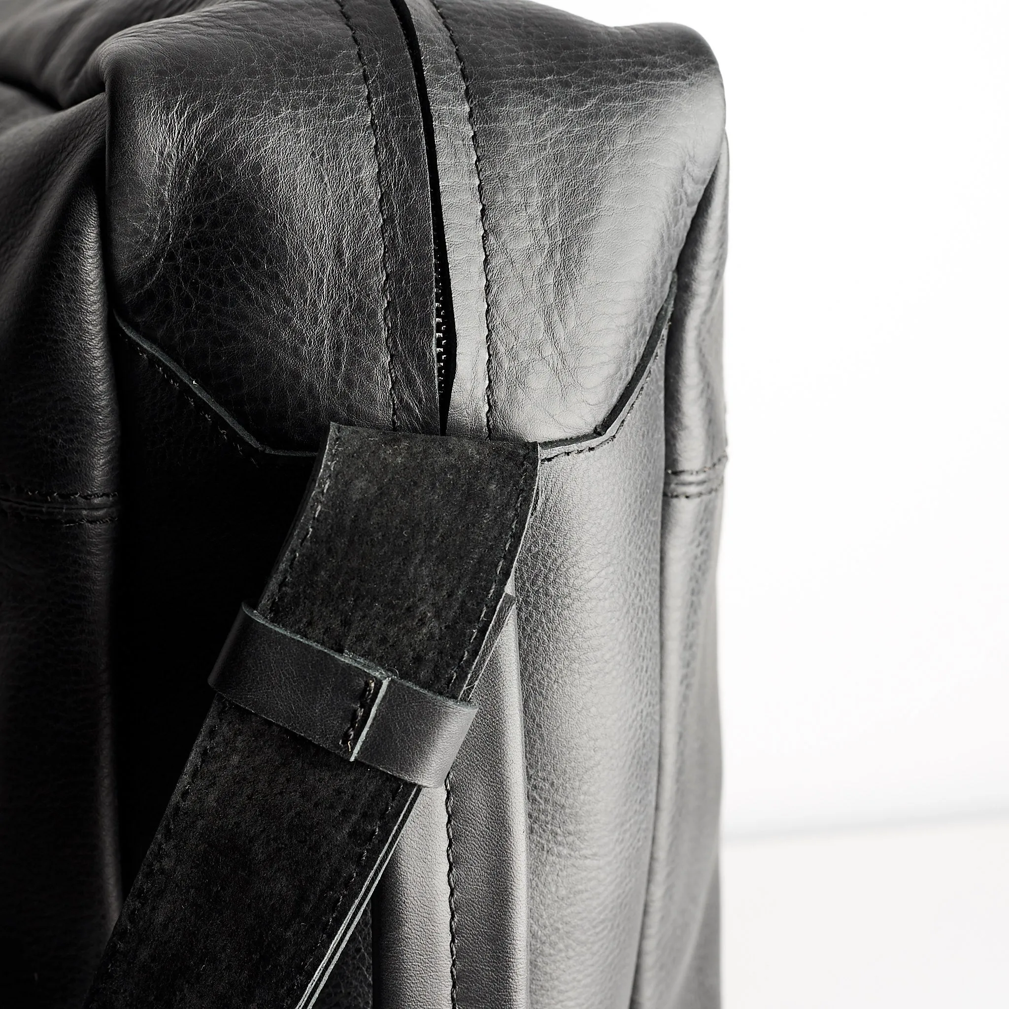 Addox Messenger Bag · Black